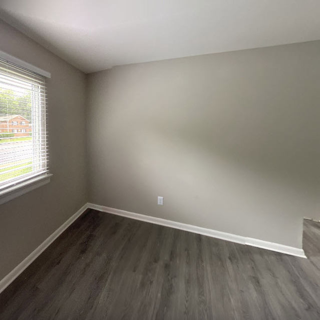 Deering Manor -  2701 Lauradale Ln